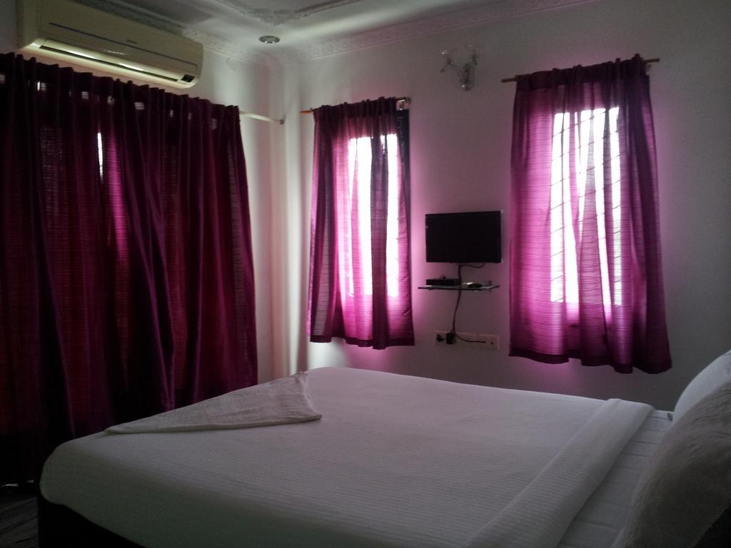 Roshini Serviced Apartments Chennai Room photo